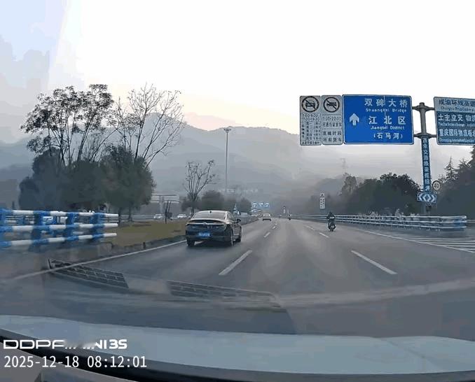 这个厉害，
这个可不能随便模仿。