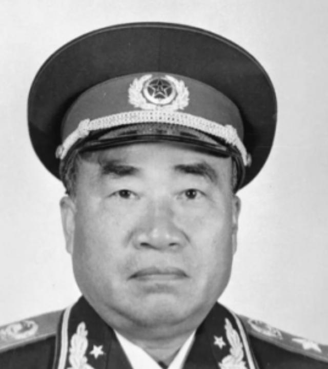 1953年，抗美援朝结束后，中央军委在杭州召开会议，毛主席率先开口：“该考虑台湾