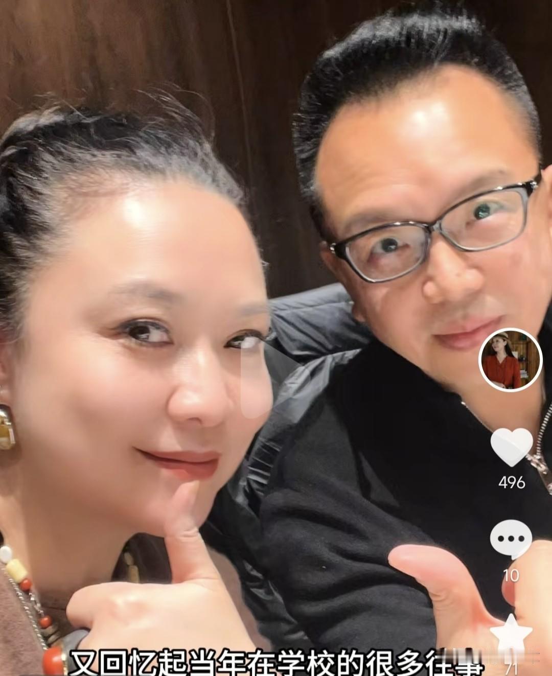 原来主持人张芳曾是大学时期的“校花”！
近日，张芳与家人一同在西安旅行，除了品美