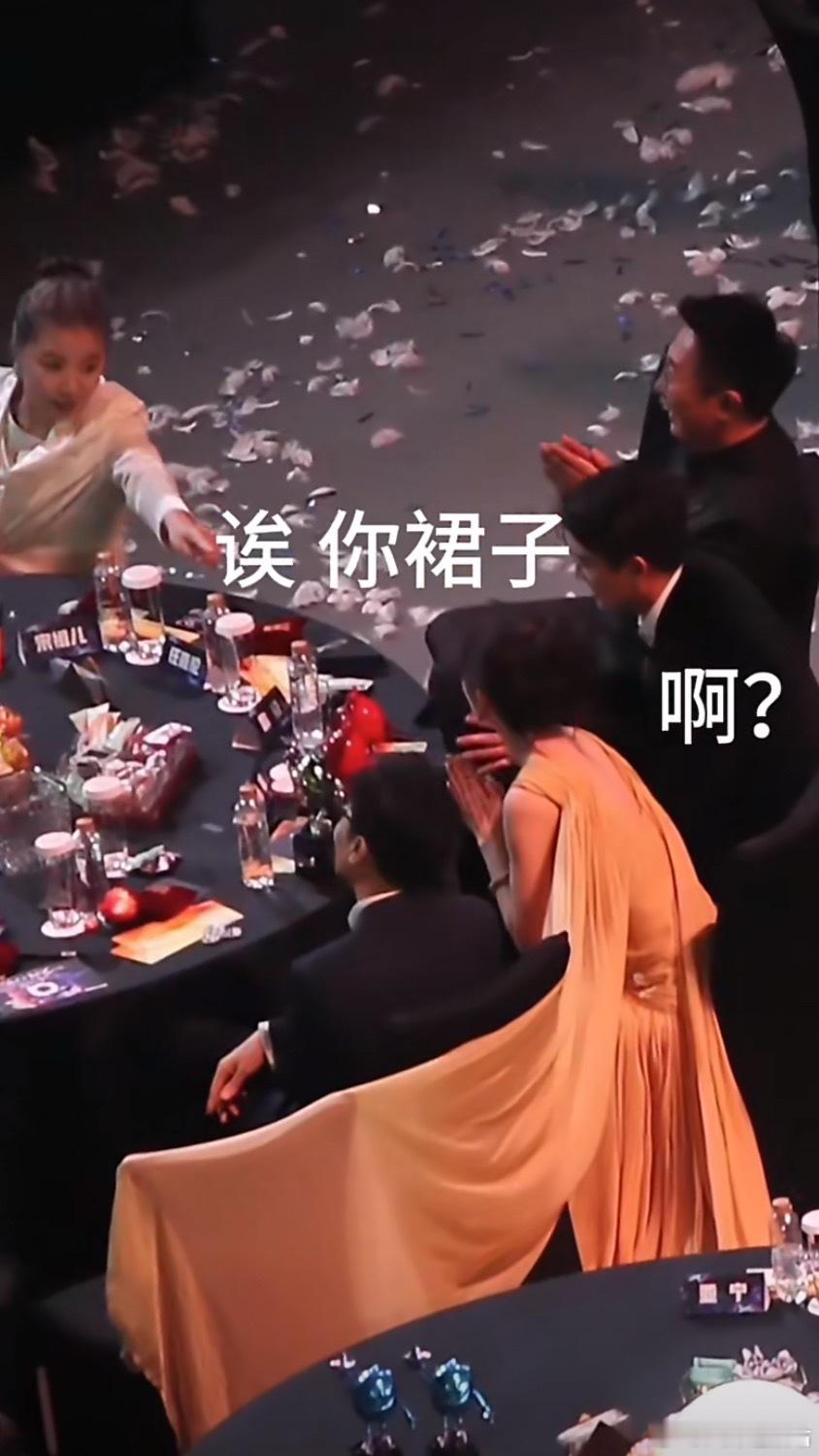 老戏骨秒变暖心管家！迟蓬拉袖提醒杨幂，反差萌也太好嗑～原来是迟蓬提醒的杨幂