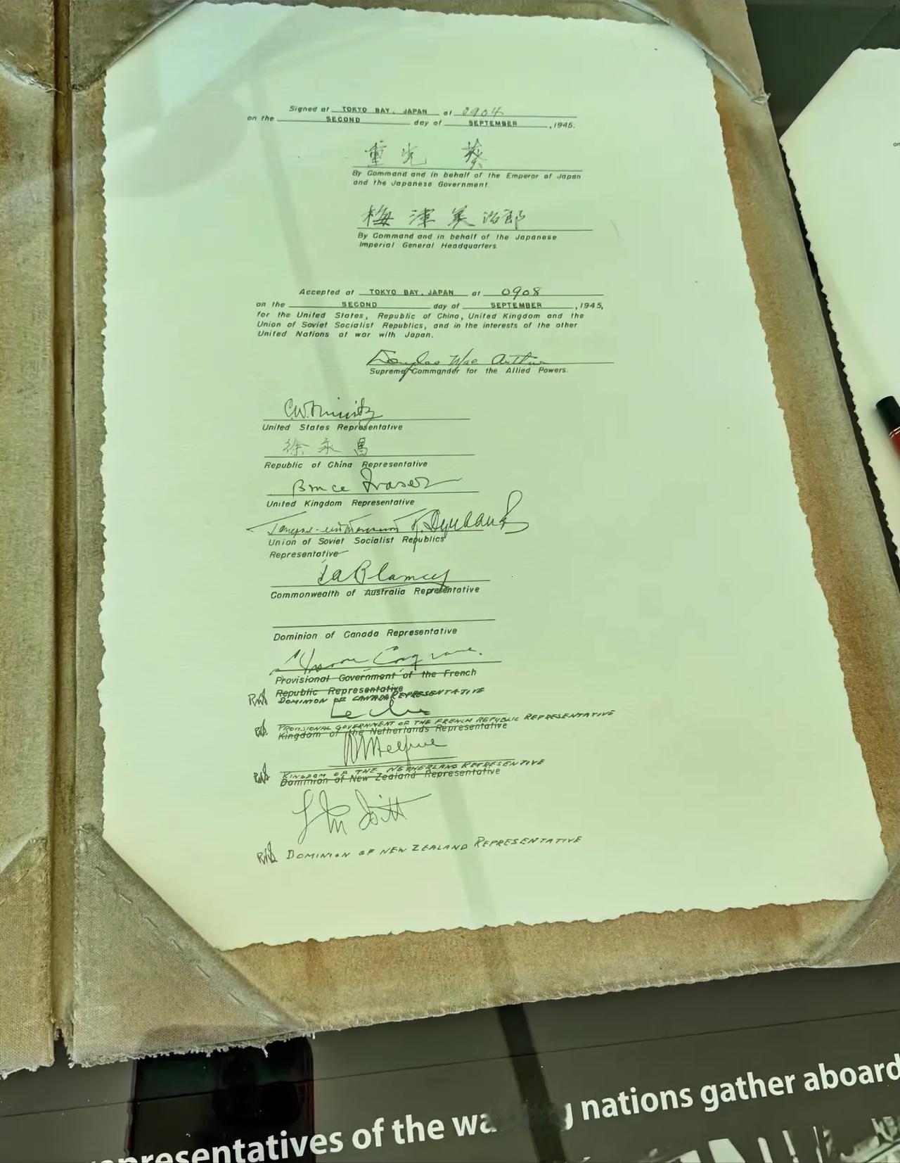 当你觉得闯大祸的时候，看看加拿大代表
在二战结束时，要代表同盟国挨个签字，由于紧