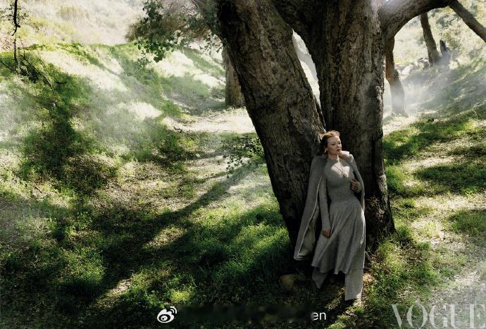 《都是她的错》女主莎拉·斯努克 Sarah Snook 出镜《VOGUE》Chi