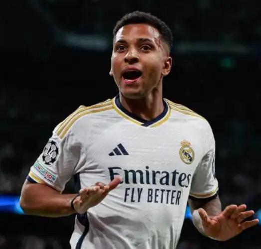 皇马原本是想卖罗德里戈到1亿欧元的，相信他能去踢世界杯，急着让罗德里戈在55分钟