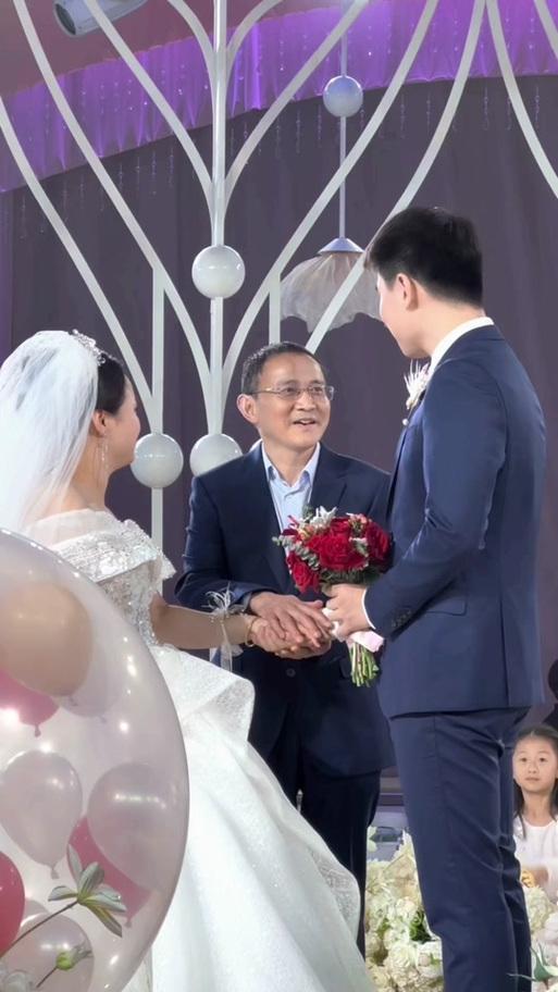 明智的老人，通情达理的父亲，一席话开导了女儿，也温暖了许许多多年轻人尤其是那些大