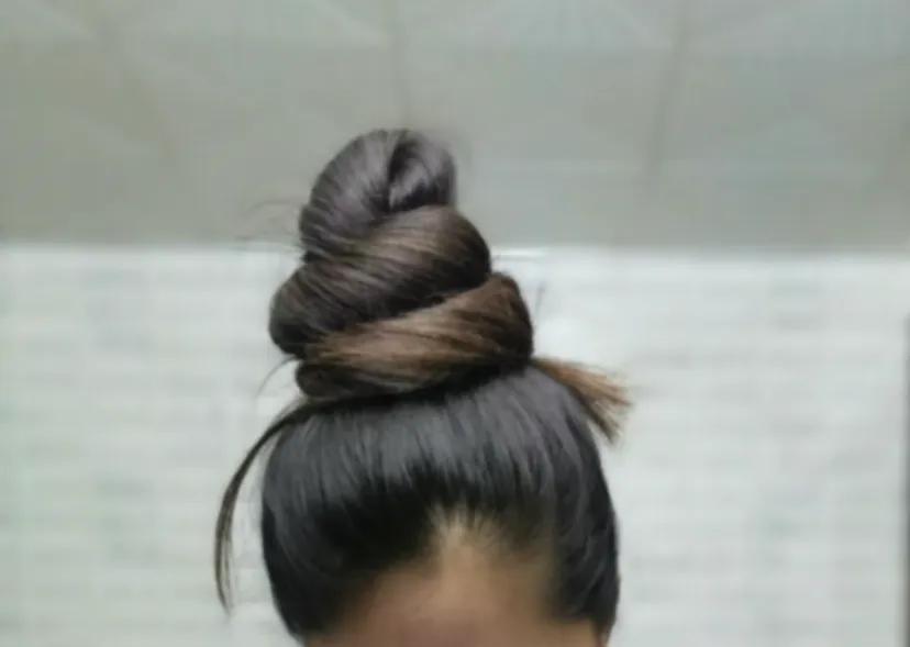 洗澡时绑的丸子头
#丸子头 炫酷炸裂的发型