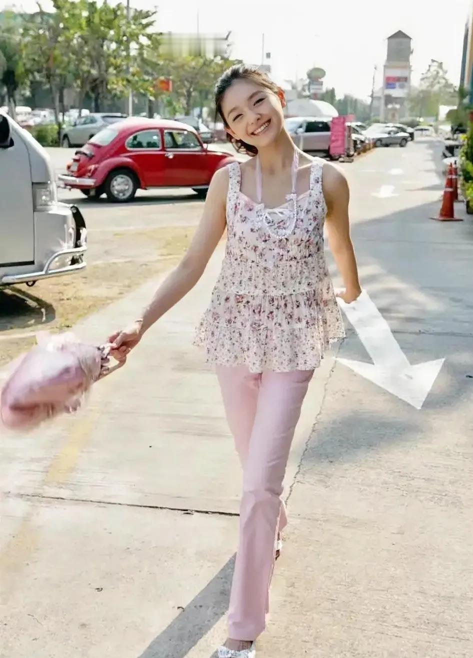 少女时代的大S，那时候还天真烂漫，无忧无虑的。她自己也不知道N年后，将会和前夫对