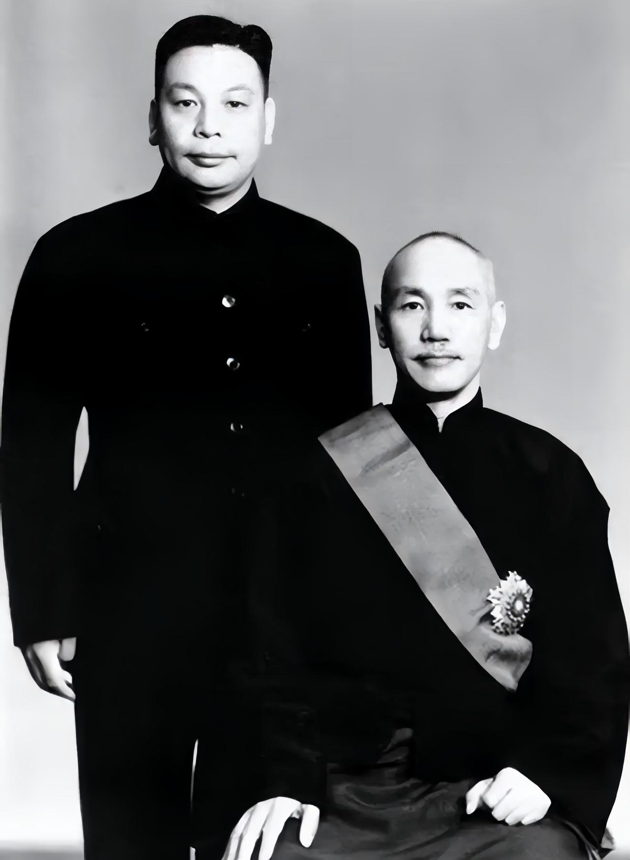 1946年蒋经国带着亲信到郭汝瑰家中探访，发现郭汝瑰正在吃饭，桌子上只有几样素菜