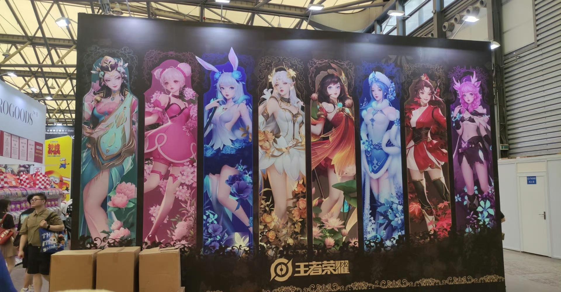 今年的王者CJ相关 八位女英雄的屏风展示杨玉环 小乔 公孙离 貂蝉 大乔 王昭君