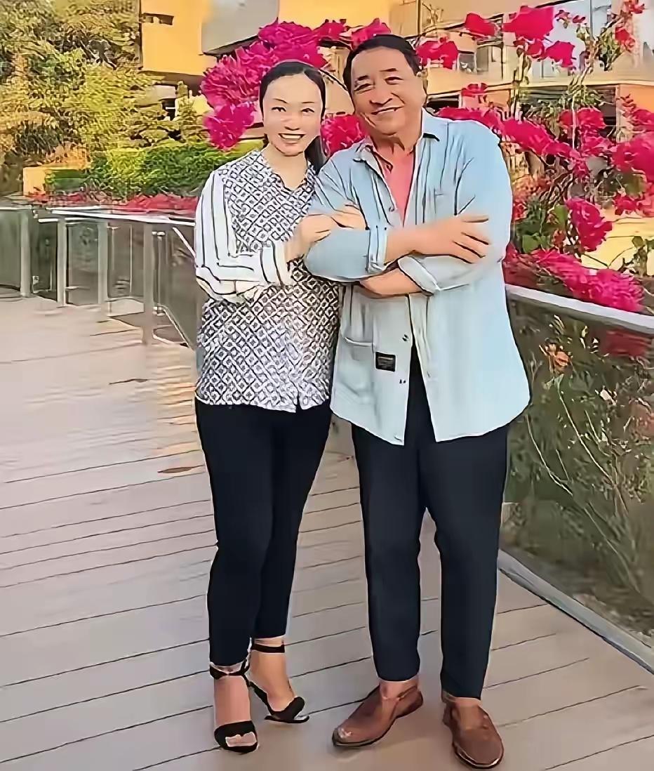 姜昆女儿46岁，未婚。凭她的条件，找啥样的找不到啊！可人家偏偏要当单身贵族。我有