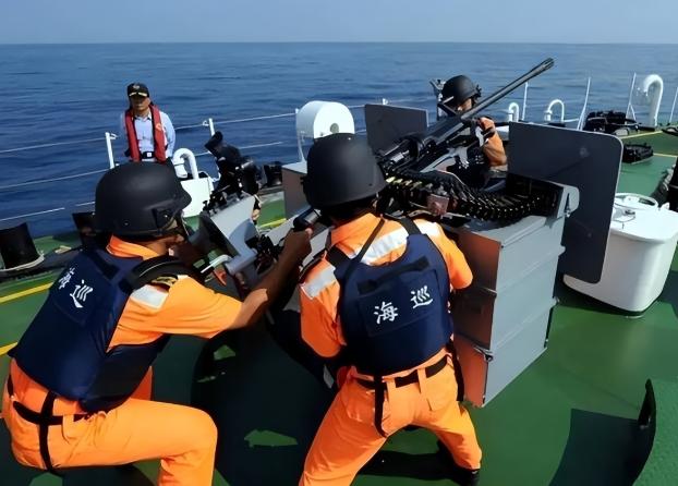 台中海巡舰加足马力，朝着大陆海警船高速冲过来。距离越来越近，800米，750米，