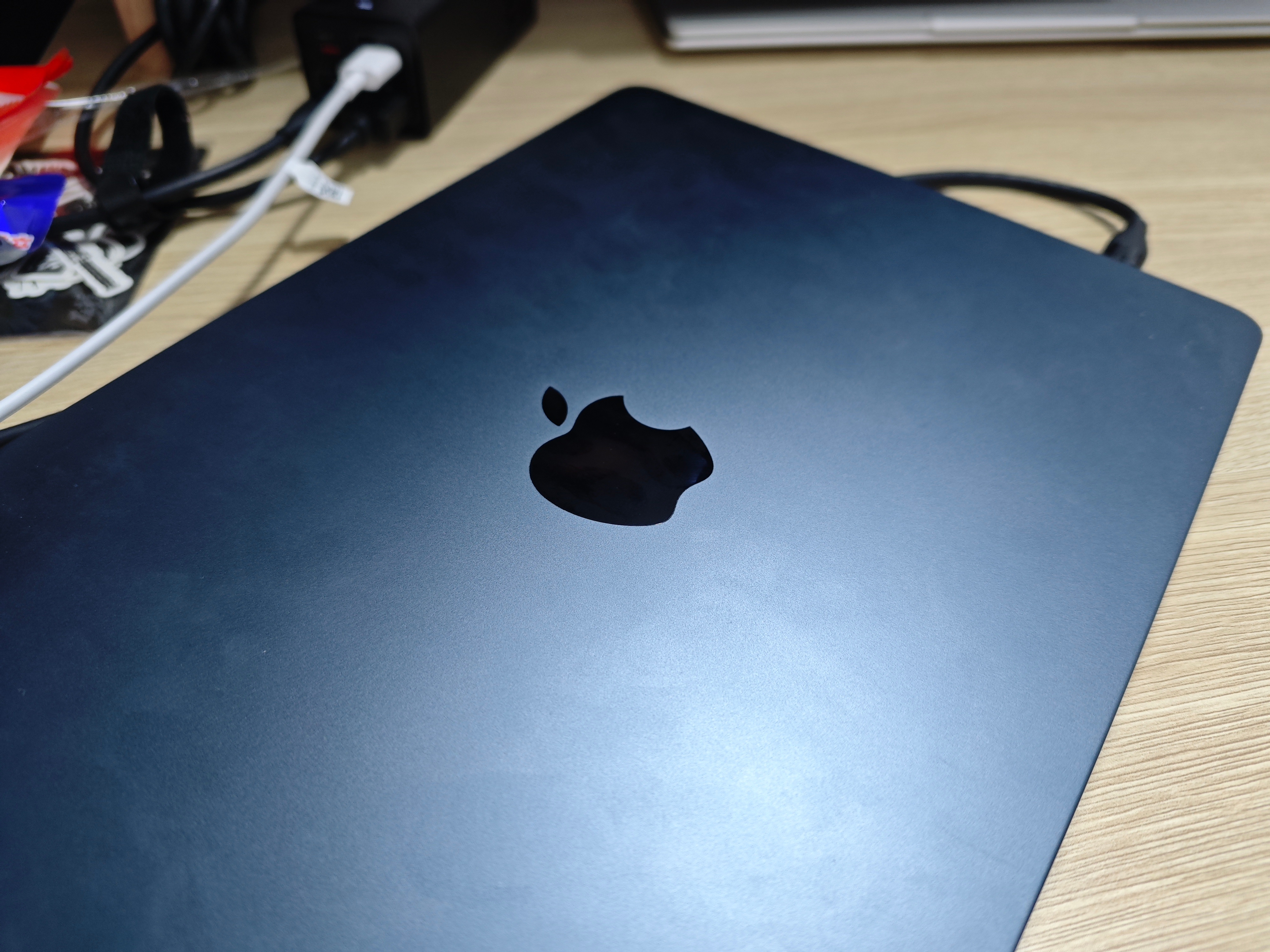 到目前为止，苹果依旧是高端手机的代表，但我对iPhone并不感冒，对于我来说，封