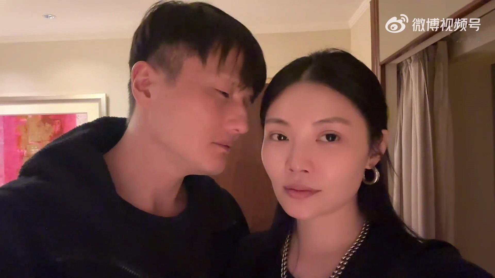 #尹子维捏徐冬冬下巴# 尹子维徐冬冬日常互动真的好甜啊，大哥很凶，但大哥的眼里只