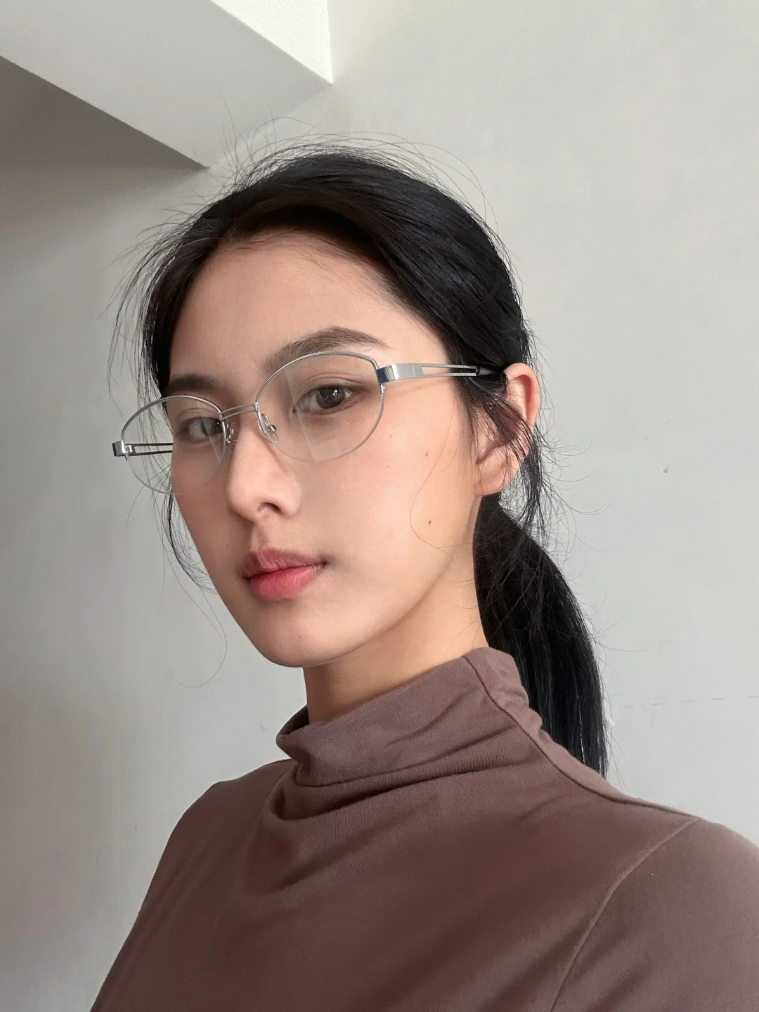 戴眼镜和不戴是两个人