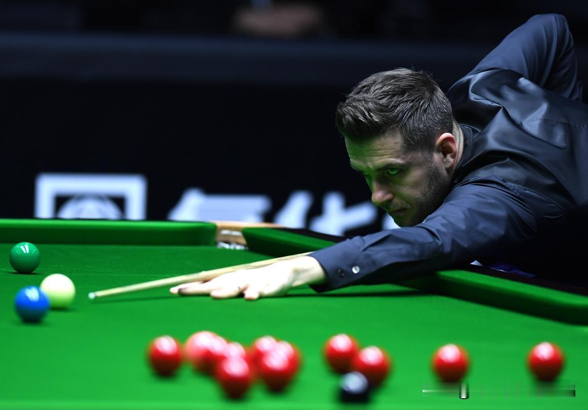 塞尔比绵里藏针雷佩凡惨败
北京时间12月2日晚，2025年斯诺克英锦赛1/16决