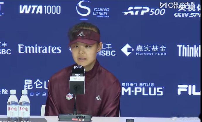 孙心然回应对手退赛 主持人：首先恭喜您取得中网WTA1000公开赛正赛第一轮比赛