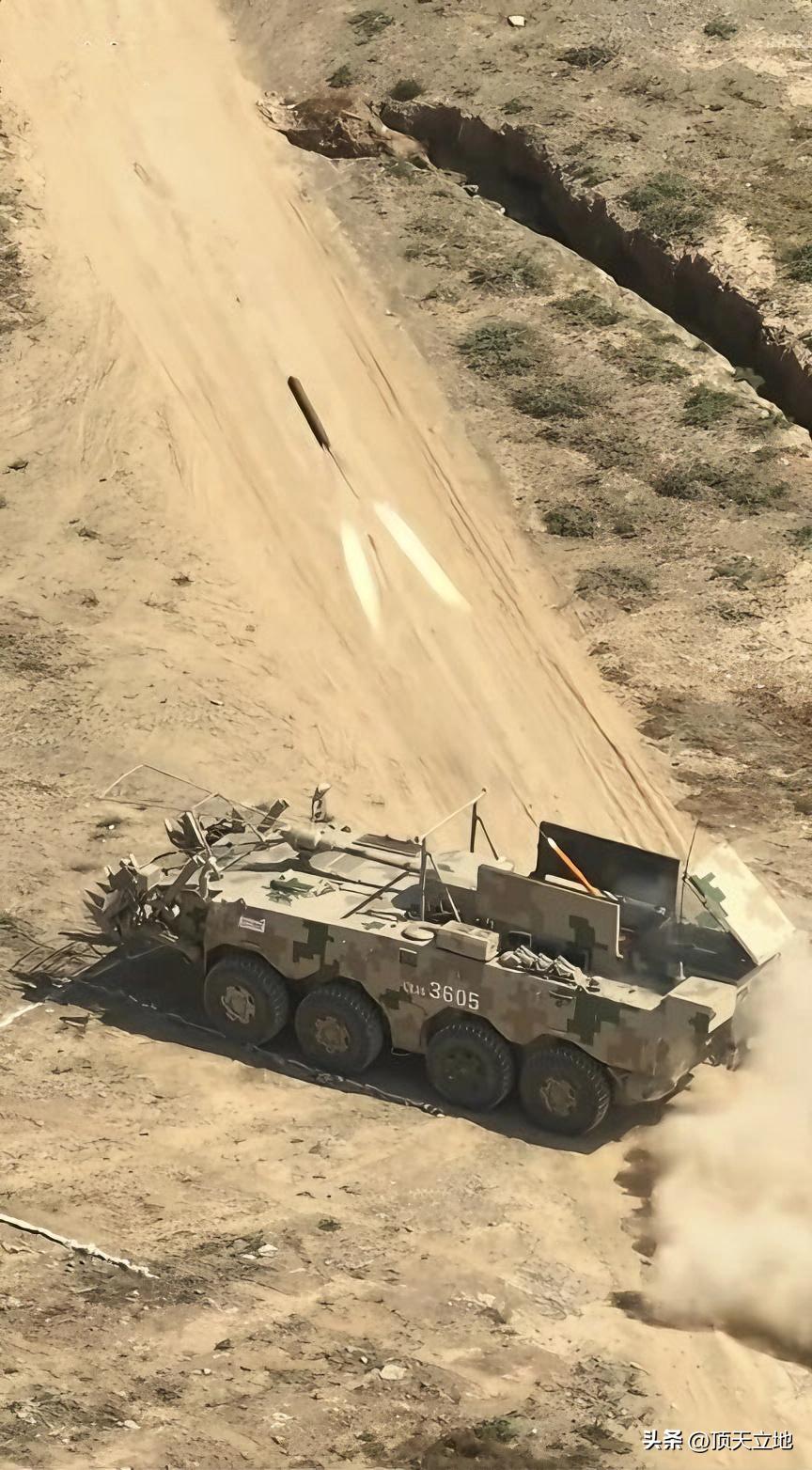 国产兵器——轮式综合扫雷车
GPZ-111A轮式综合扫雷车，是在08式8×8轮式