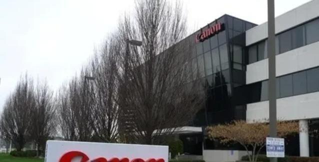 三星、东芝走了，把生产线搬去了越南。阿迪耐克也走了，将工厂搬到了越南，现在就连佳