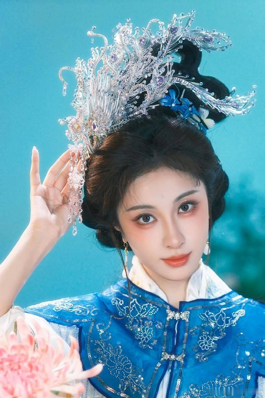 张小婉古典美人张小婉嫦娥仙子哇趣！张小婉今天是嫦娥仙子吧！一袭古风妆造好惊艳，这