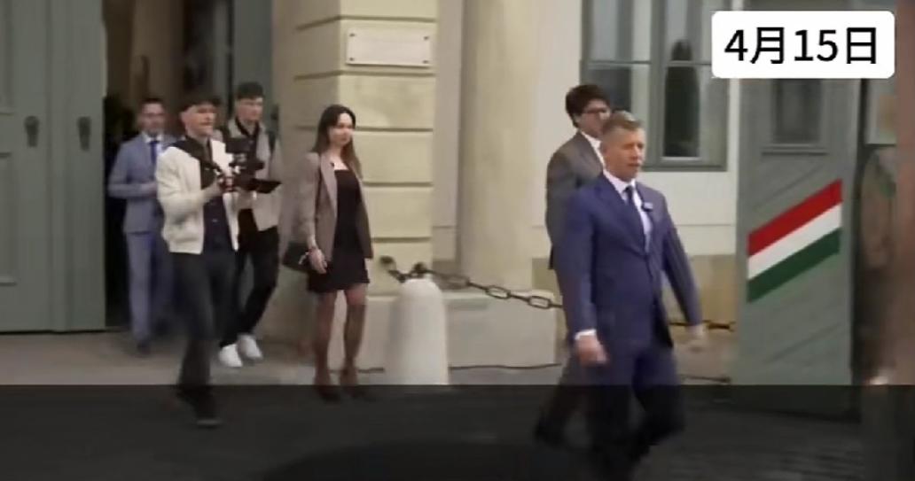 刚刚当选匈牙利总理的马加尔，在与匈牙利总统会面后，就在总统府门前的临时发布会上表