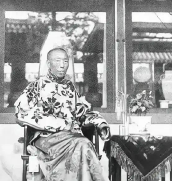 1908年，慈禧太后死后，李莲英便失去了最大的靠山，为慈禧守孝100天后，李莲英
