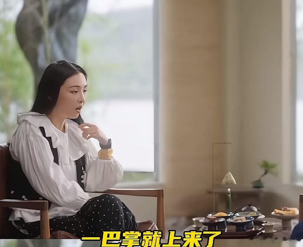 吴倩被爸爸打掉牙齿不敢吐出来演员吴倩在2026年6月播出的纪实访谈节目《她的房间