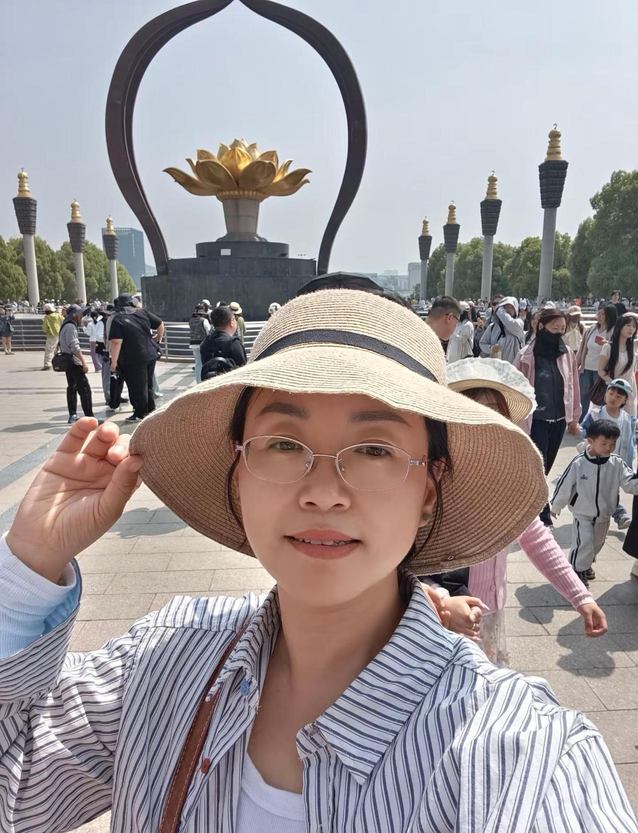 真正的成熟。真正的成熟，不是声嘶力竭的证明，而是沉默而笃定的共存。收起试图说服世