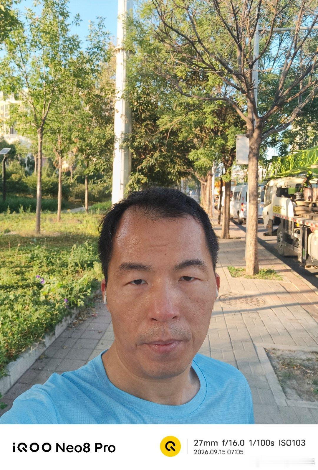 跑步[超话]坚持一周三次跑步健康无伤跑 晨跑十公里，周末长距离后的恢复跑。运动打