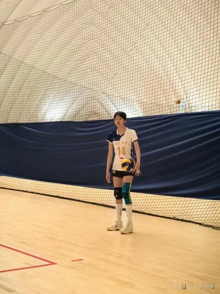 男排名将袁志率领U18女排全力备战U18亚锦赛，陈晓辉等6名江苏球员入列，天津小