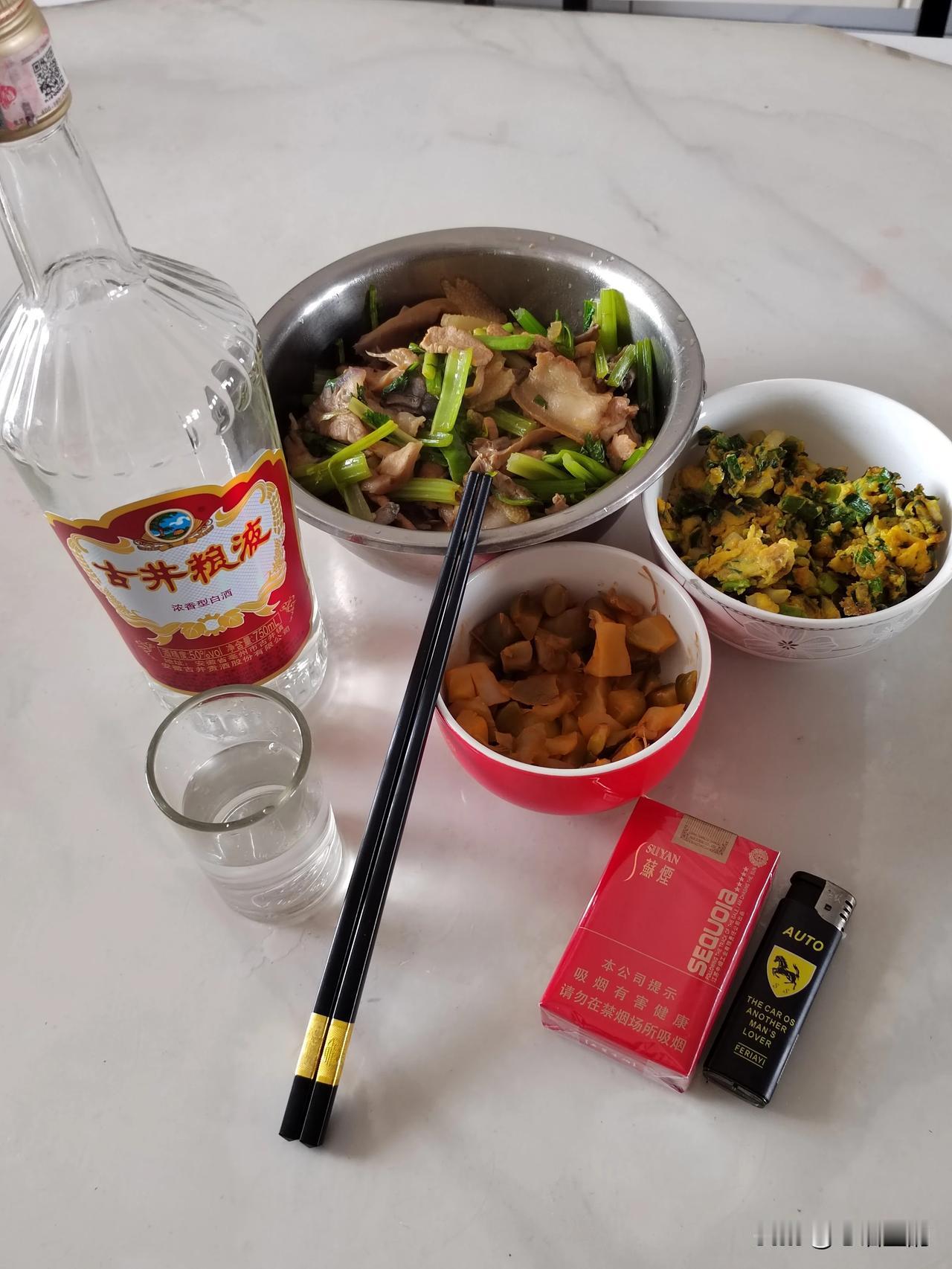 月薪5800，不当舔狗，我自己花。
迟到的午饭，简简单单。
给70后丢脸了。
一