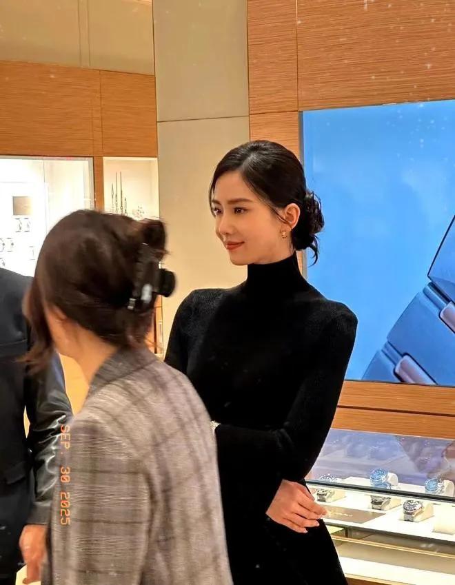 老吴找了个好老婆，这气质很少有人出其左右[比心]