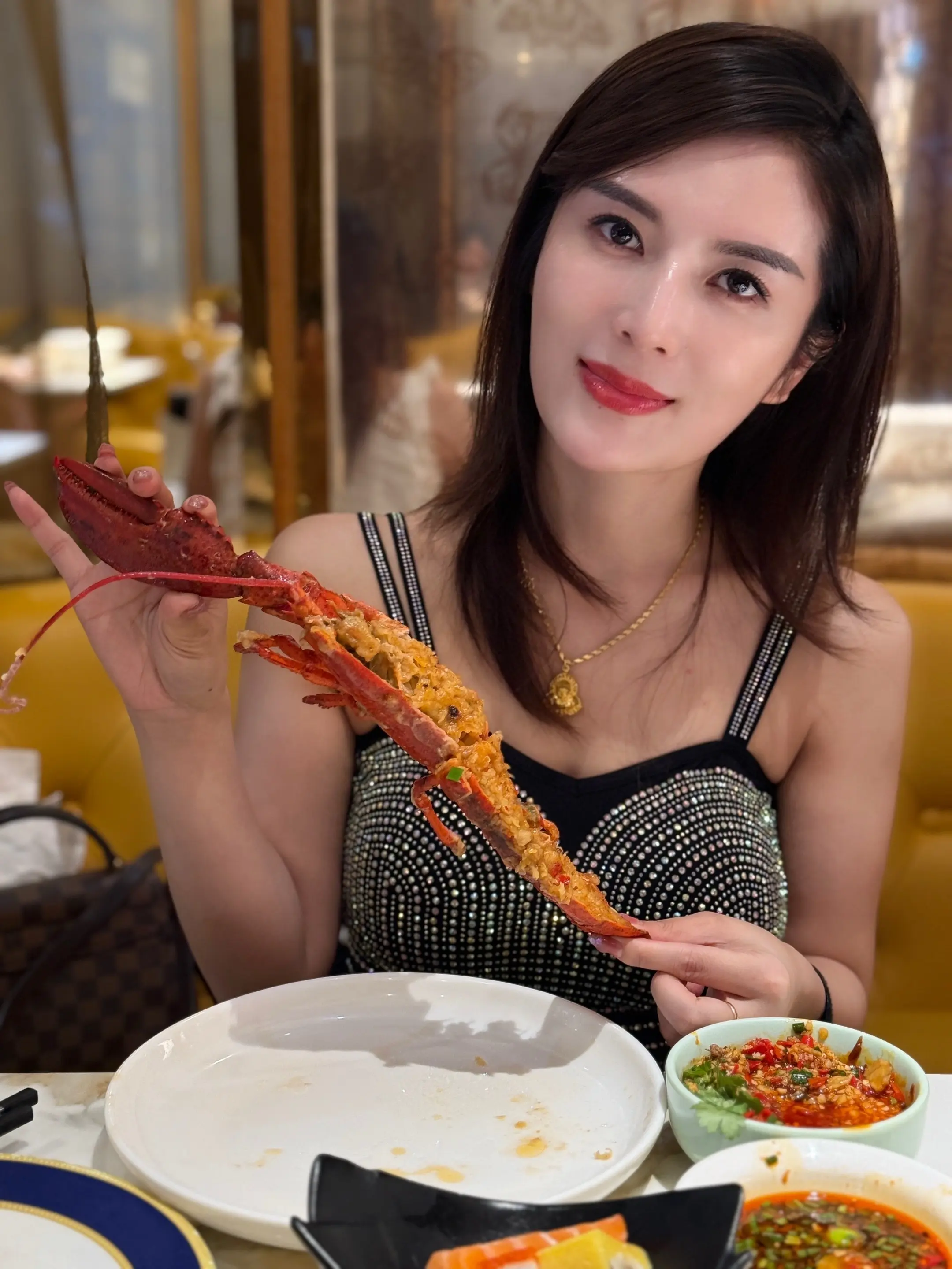 挣钱的意义就是 吃好喝好，睡好