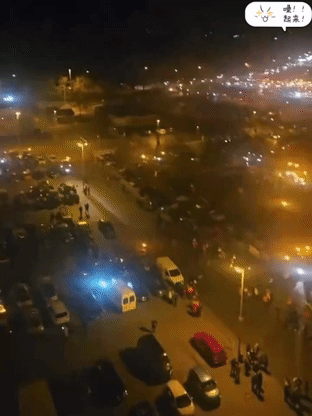 德国农民开始集结，他们开着几千上万的拖拉机进入城市，声势非常浩大，准备在1月8日