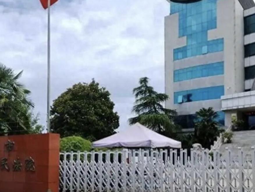 一条人命只换来八个月的监禁，难道服刑人员的命就不是命了吗？
结合媒体所报道的消息