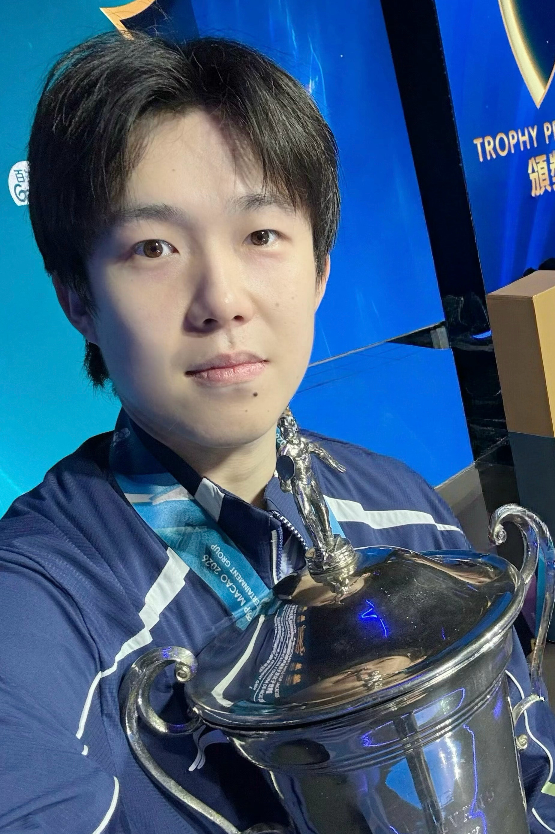 王楚钦夺冠 男单冠军自拍🥳 