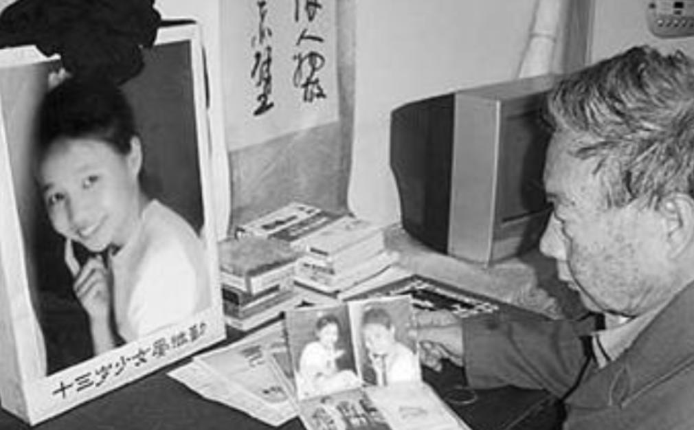 2005年，那桩726路掐人案还记得不？清华晏教授闺女13岁，为1块钱跟售票员吵