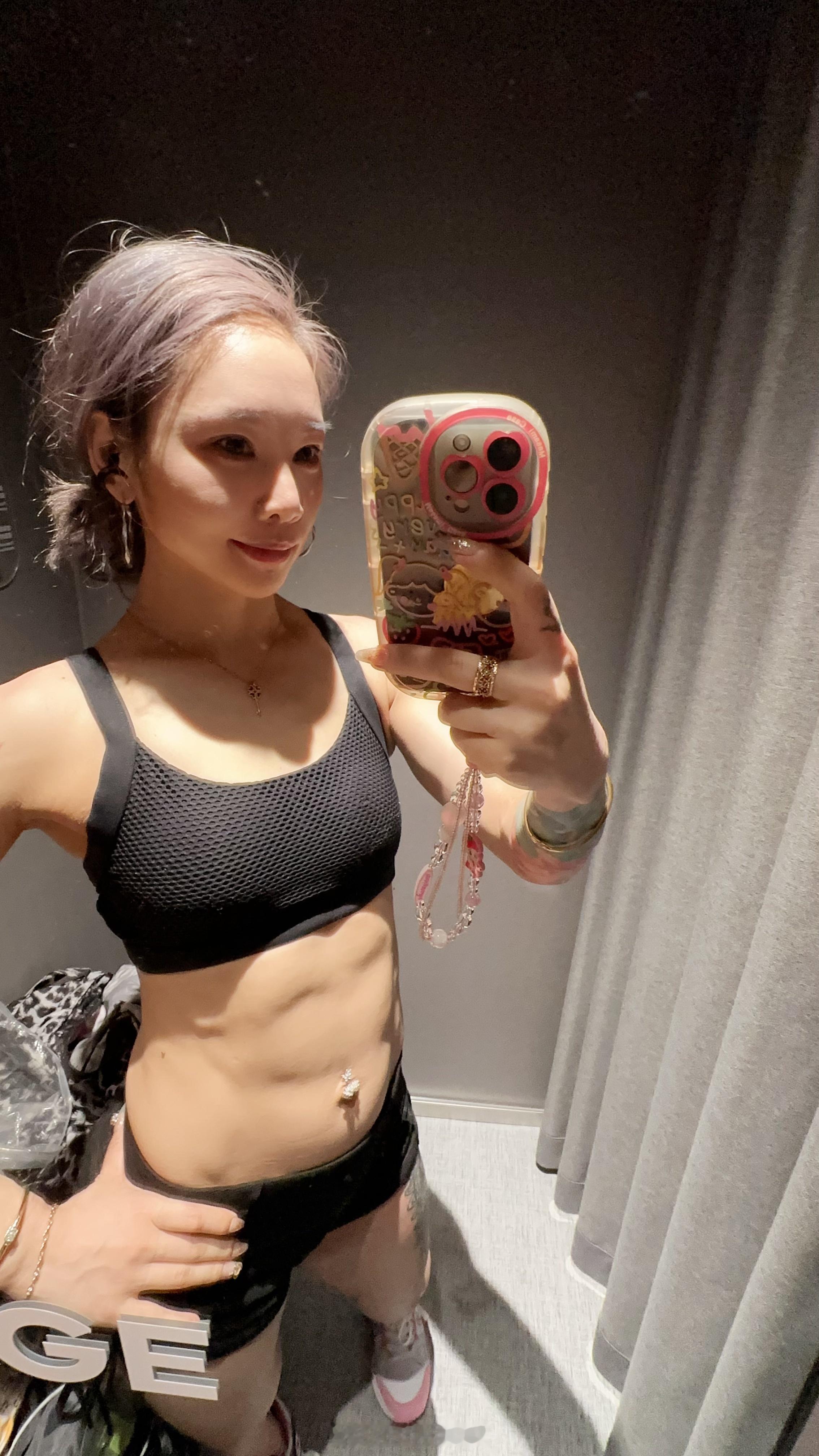 出门健身去啦！今天的任务是背部训练哟！健身打卡健身运动就是坚持