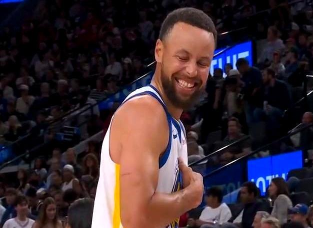 库里下半场三分7中7！勇士126比121逆转快船。
 

这场球打得心脏受不了。