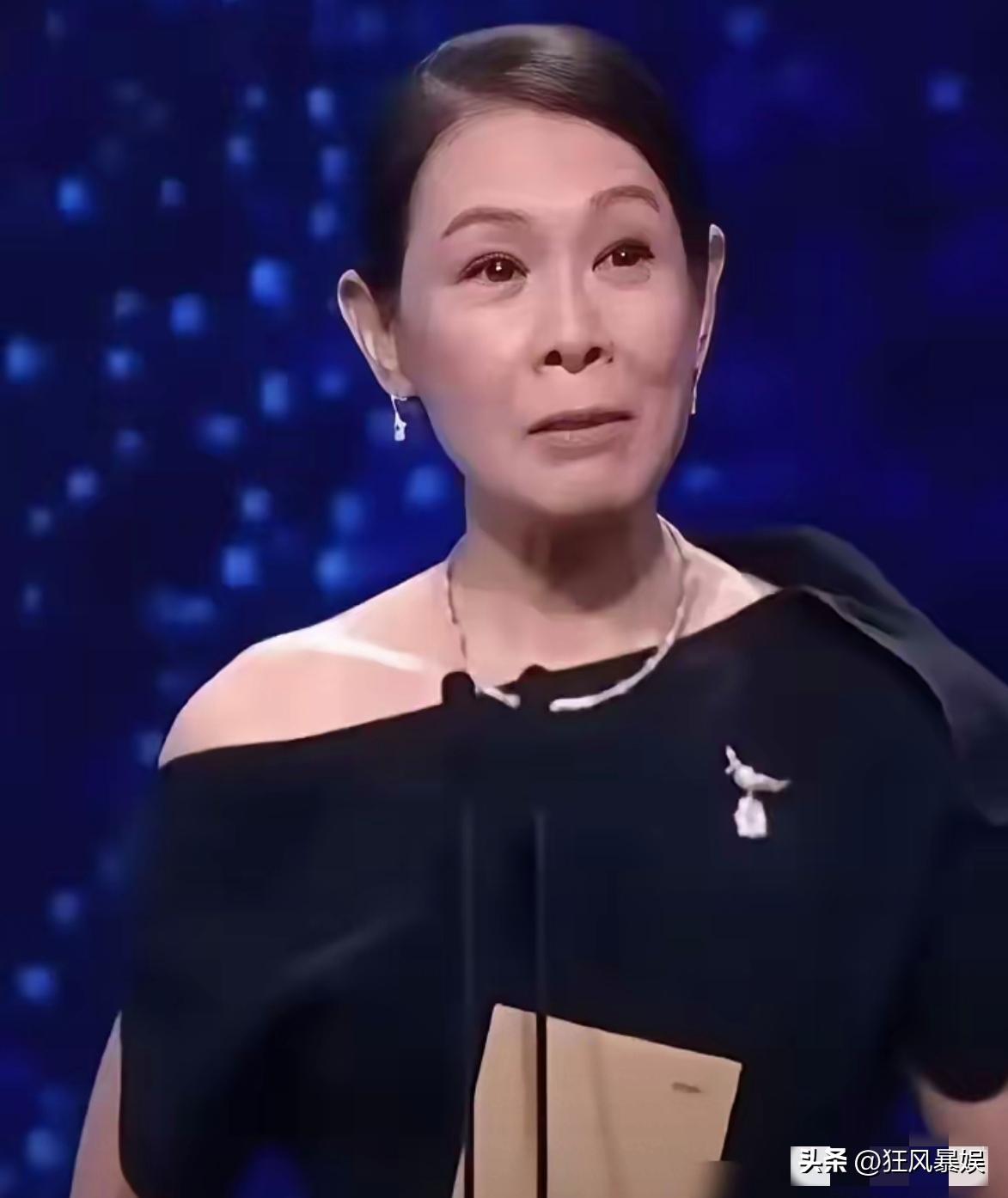 刘若英，终于还是付出了代价！

44岁高龄产子，换来的不只是一个孩子，还有一副被