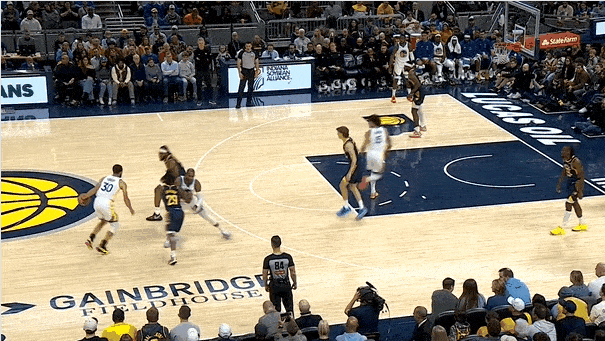 状态好差！库里连续被对手完成了抢断！
在今天NAB常规赛勇士对阵步行者的第三节中