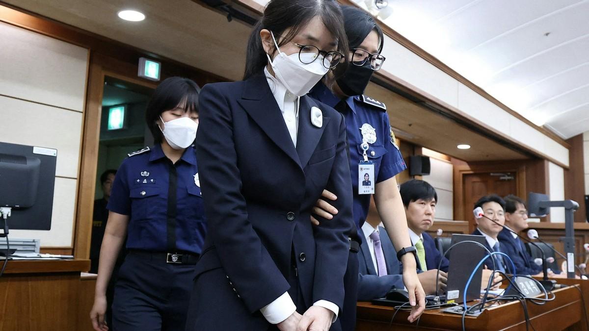 金建希被判7年，韩国给定的罪名是：卖官鬻爵（mài guān yù jué）
日