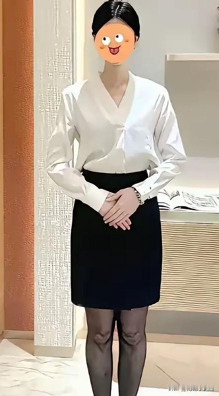 这个付tt的视频又出名了！前有眼科女医生和院长的瓜热度刚刚过去，这又来一个珠宝店