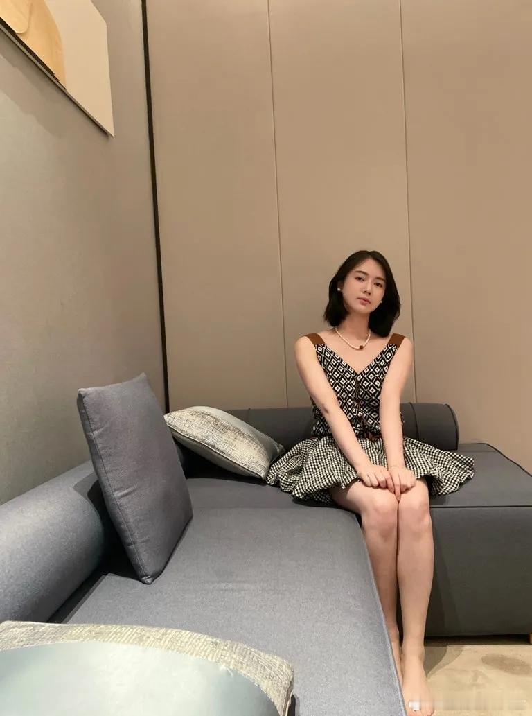 一枝红杏出墙来了