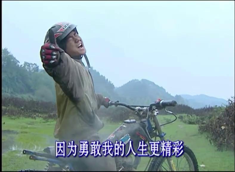 人活精彩知为何，
屌丝逆袭璞精琢；
一介普通修理工，
磨将粗糙成玉帛。

一生爱