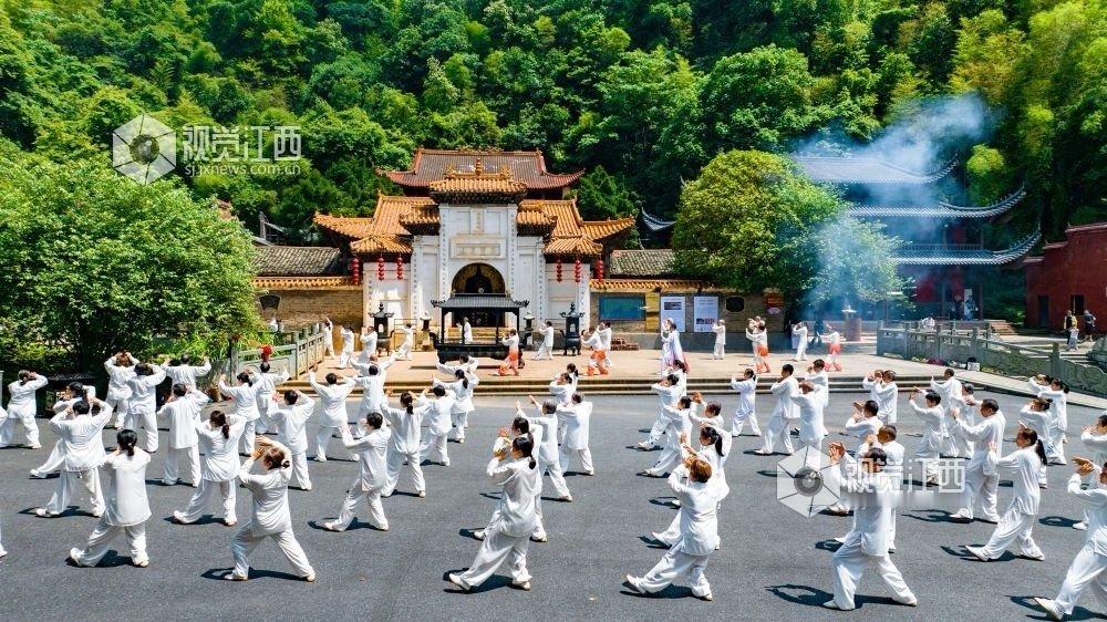 【山水峡江 康养福地】在江西省的心脏地带，有一片被赣江温柔环抱的土地，她的名字叫