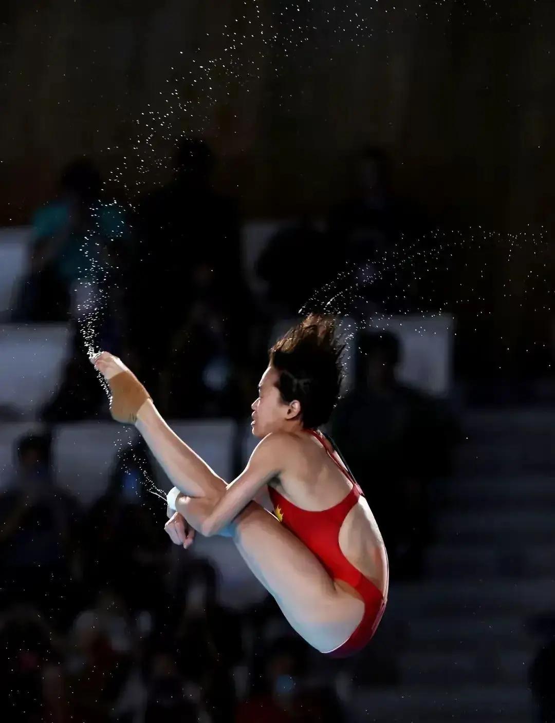 奥运会如火如荼进行中，全红婵依旧是本届大众关注的焦点，在蝉联10米跳台跳水冠军后