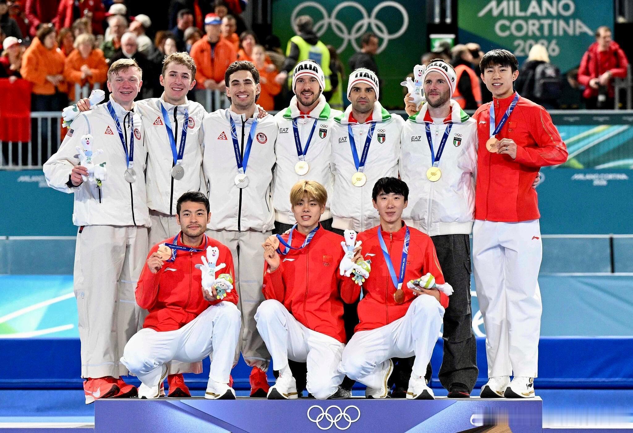 中国速滑男团铜牌米兰冬奥会速度滑冰男子团体追逐赛铜牌战，由刘瀚彬、吴宇、李文淏出