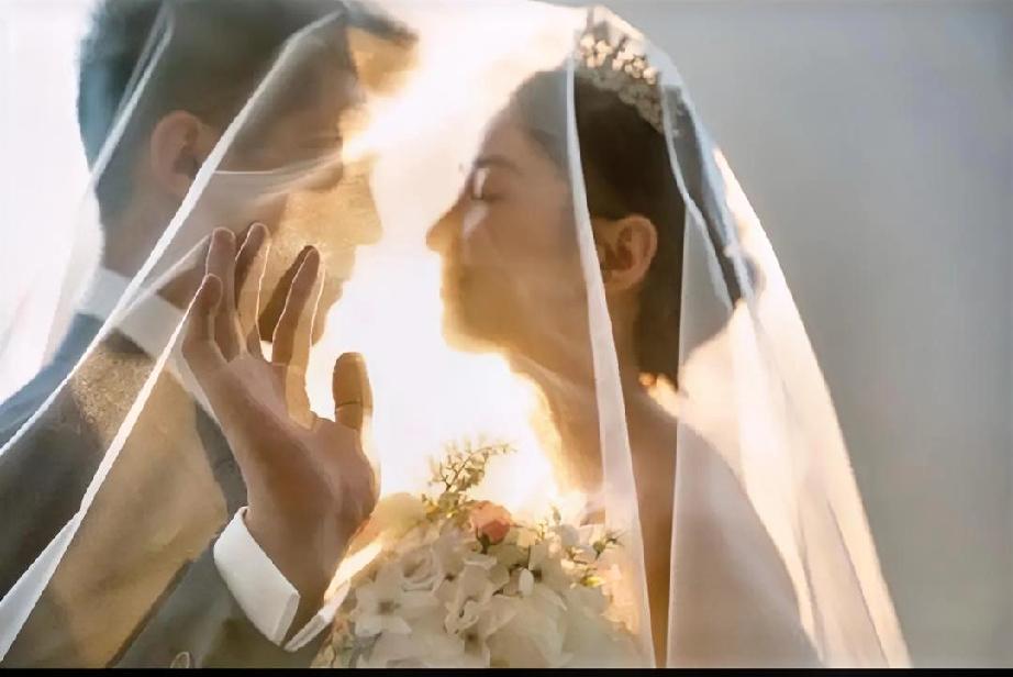 前几天，邻居老张被二婚妻子起诉离婚，原因竟是因为女方怀疑老张有外遇。
老张已退休