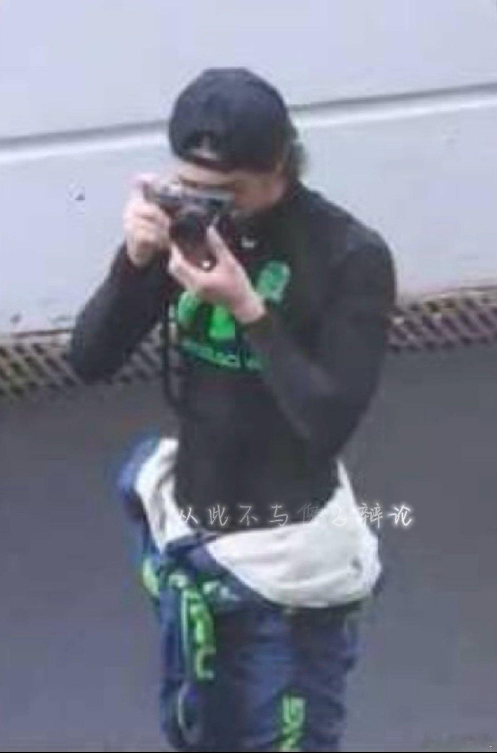 真的在拍！！博哥拍了啥？！我也想看[可怜] 手机拍，然后相机也拍，都说分享欲是最