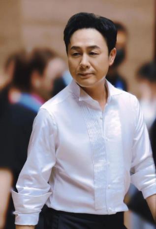 张颂文咖位 张颂文连续担任两届北京国际电影节主竞赛单元评委，2026年更以"天坛