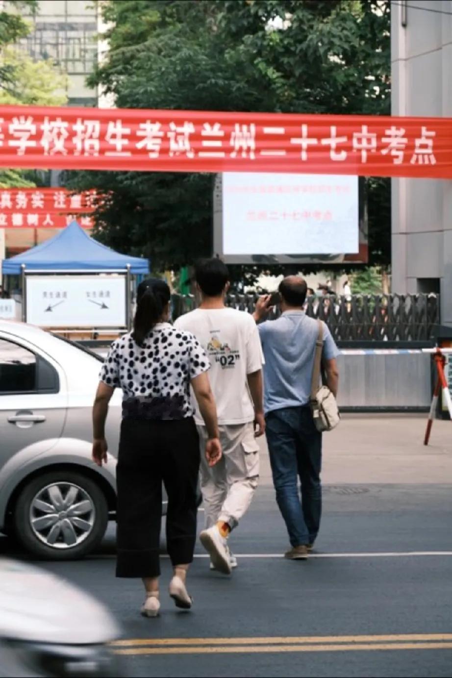 网友说他孩子高考要4万块钱，给他列的花费清单，让大家帮忙看看，合理不？分别是电脑